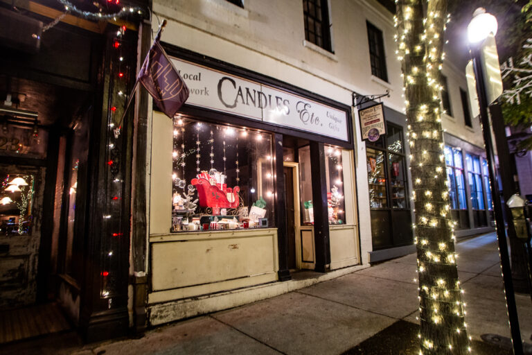 Second-hand shops and local storefronts in Wilmington, NC decorated for the Battle of the Bulbs
